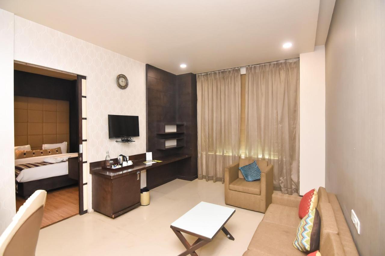 Regenta Central Grand Exotica Pimpri-Chinchwad Exteriér fotografie