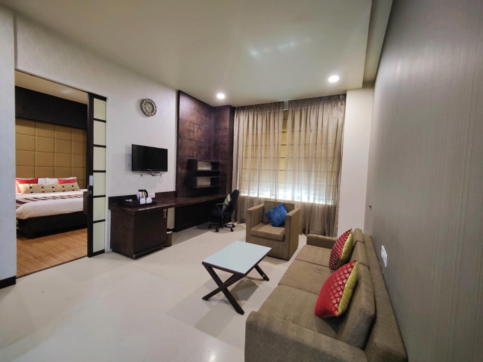 Regenta Central Grand Exotica Pimpri-Chinchwad Exteriér fotografie