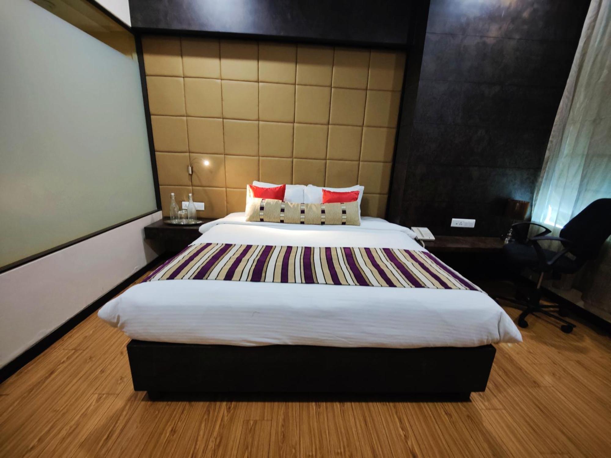 Regenta Central Grand Exotica Pimpri-Chinchwad Exteriér fotografie
