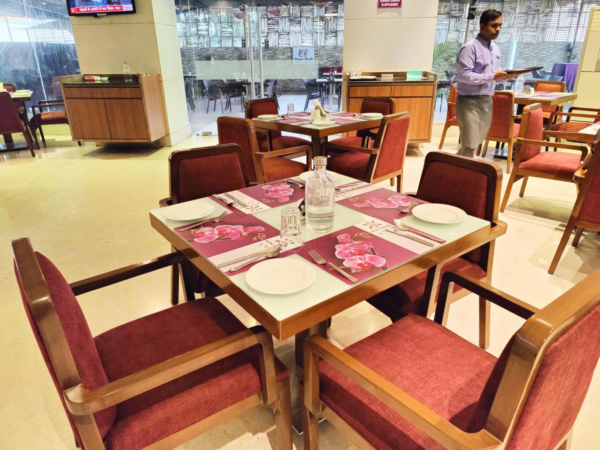 Regenta Central Grand Exotica Pimpri-Chinchwad Exteriér fotografie