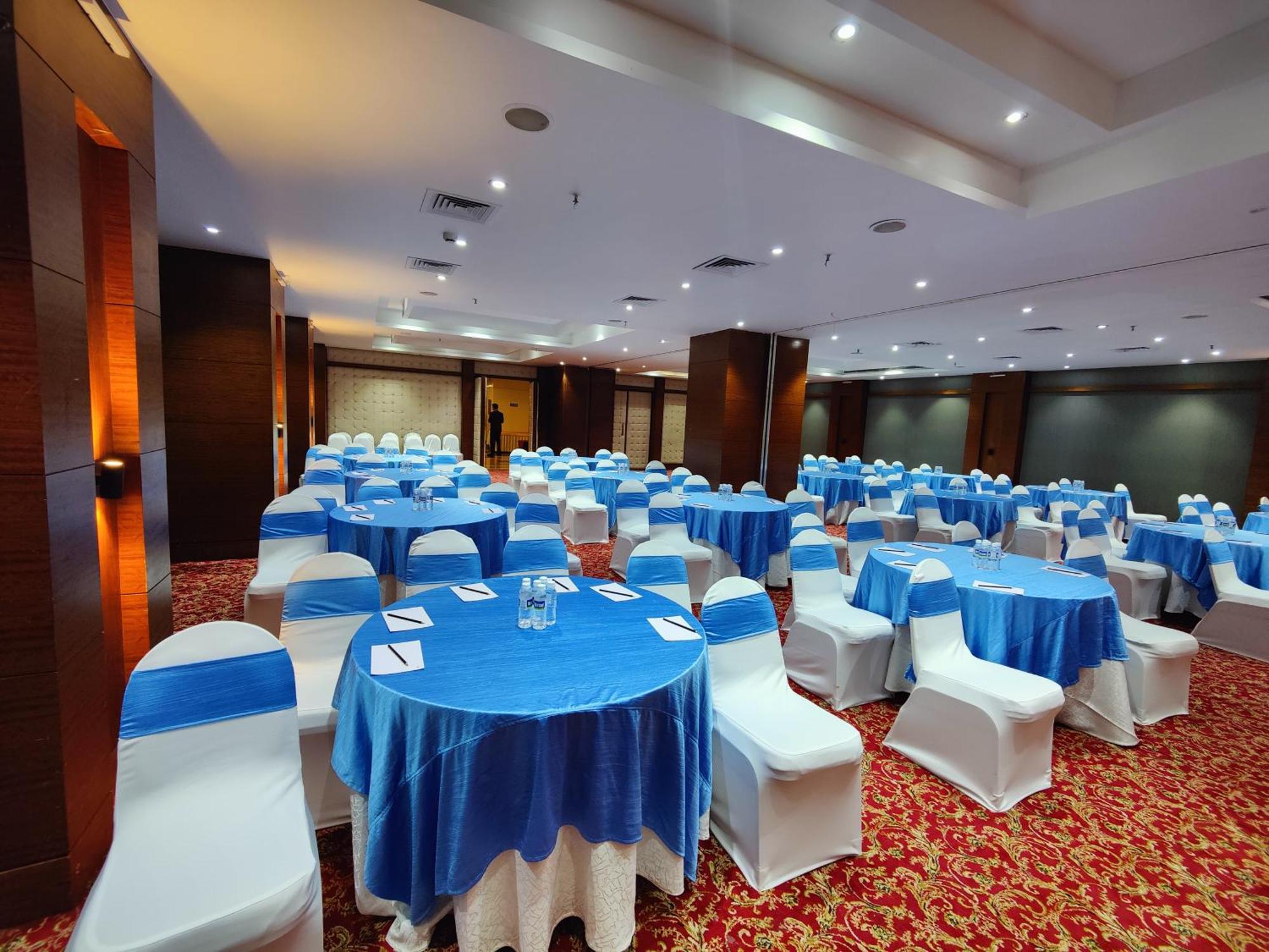 Regenta Central Grand Exotica Pimpri-Chinchwad Exteriér fotografie
