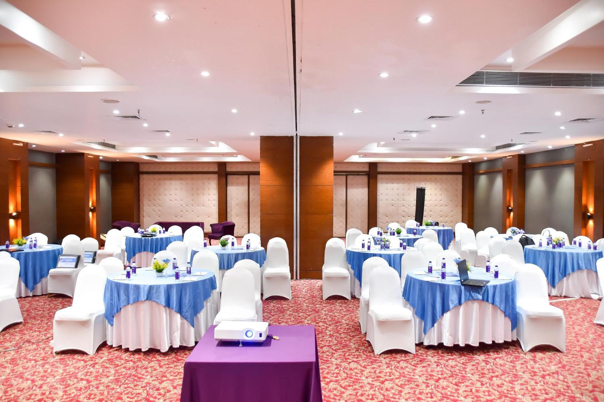 Regenta Central Grand Exotica Pimpri-Chinchwad Exteriér fotografie