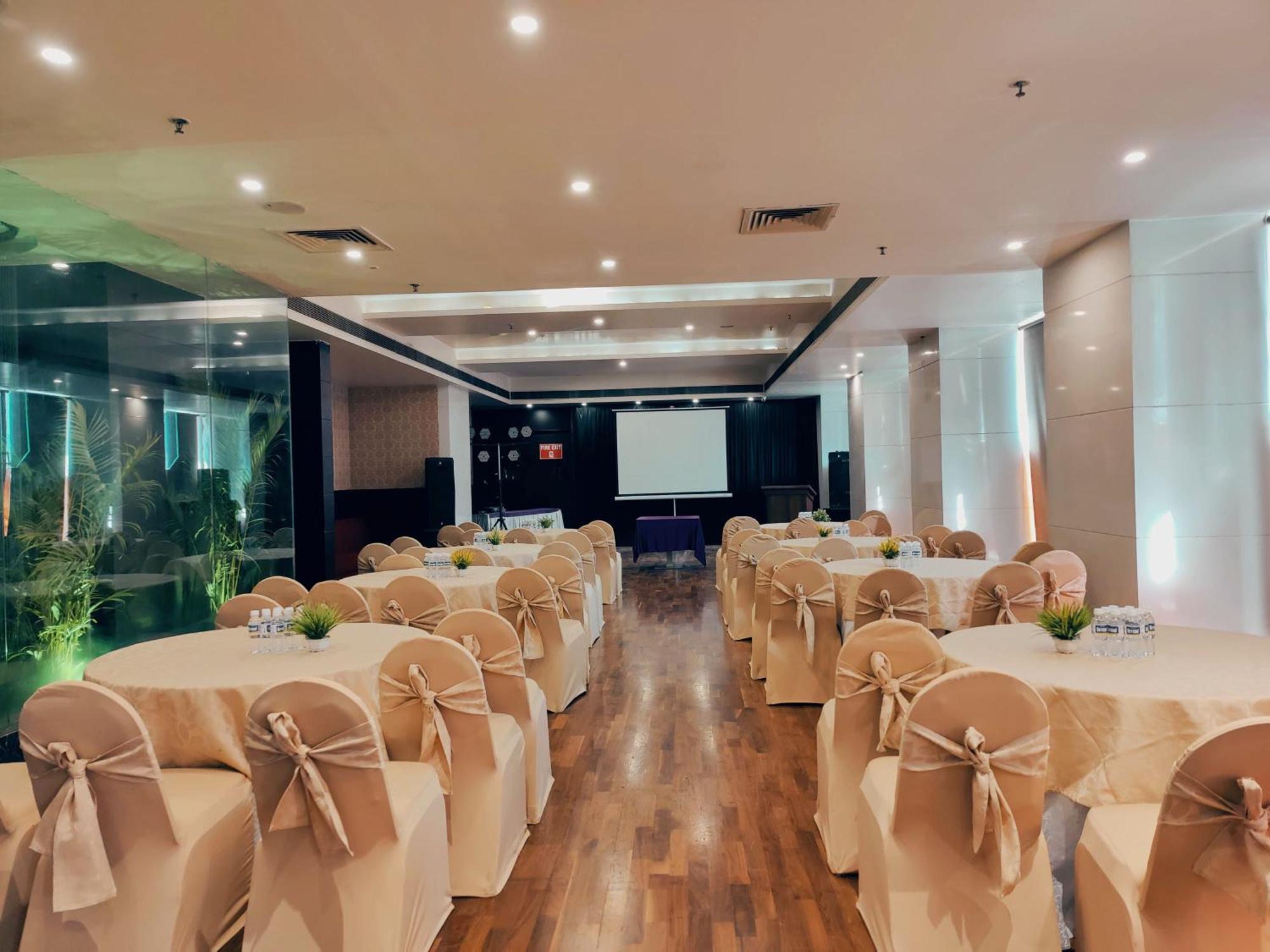 Regenta Central Grand Exotica Pimpri-Chinchwad Exteriér fotografie