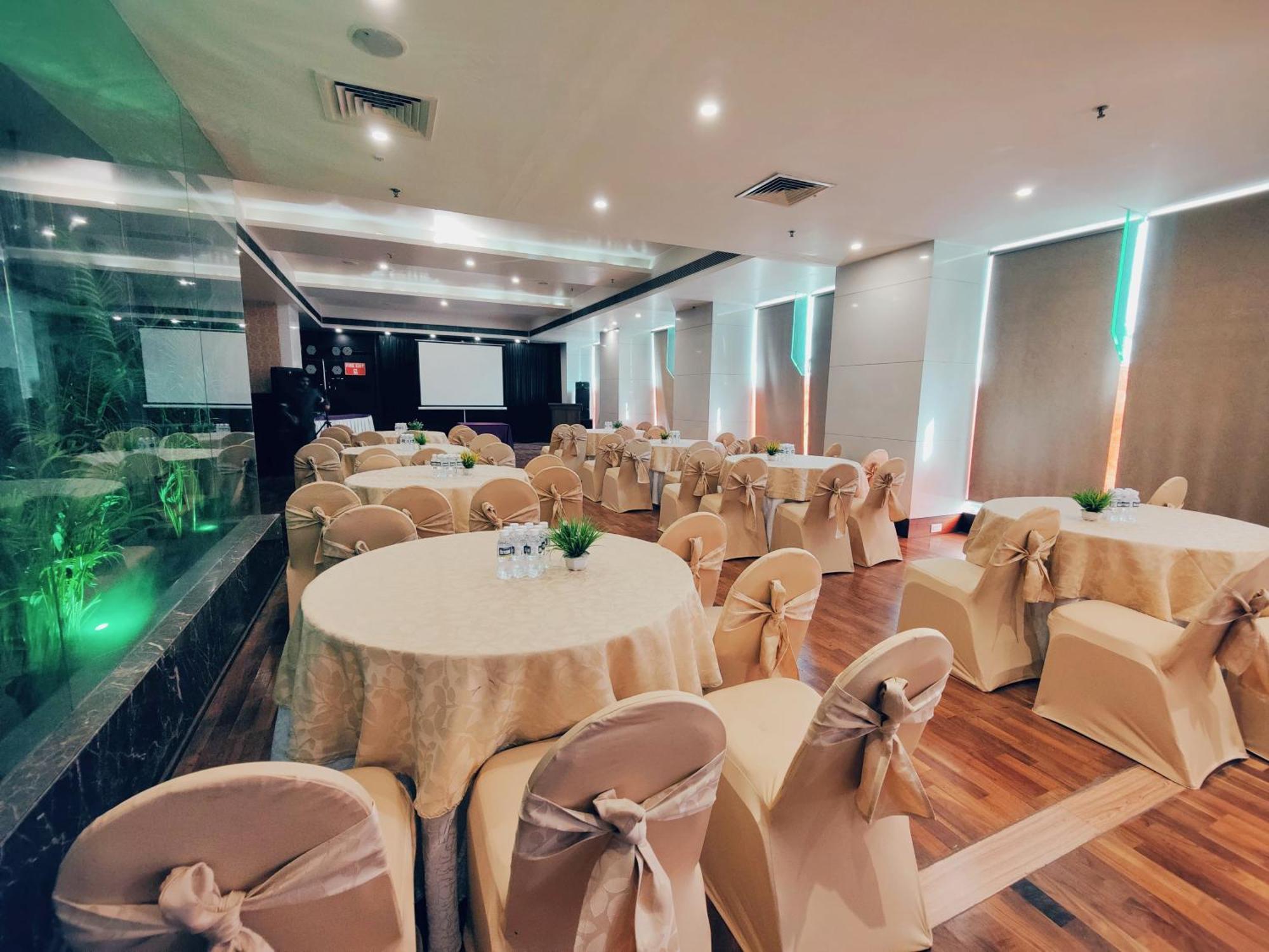 Regenta Central Grand Exotica Pimpri-Chinchwad Exteriér fotografie