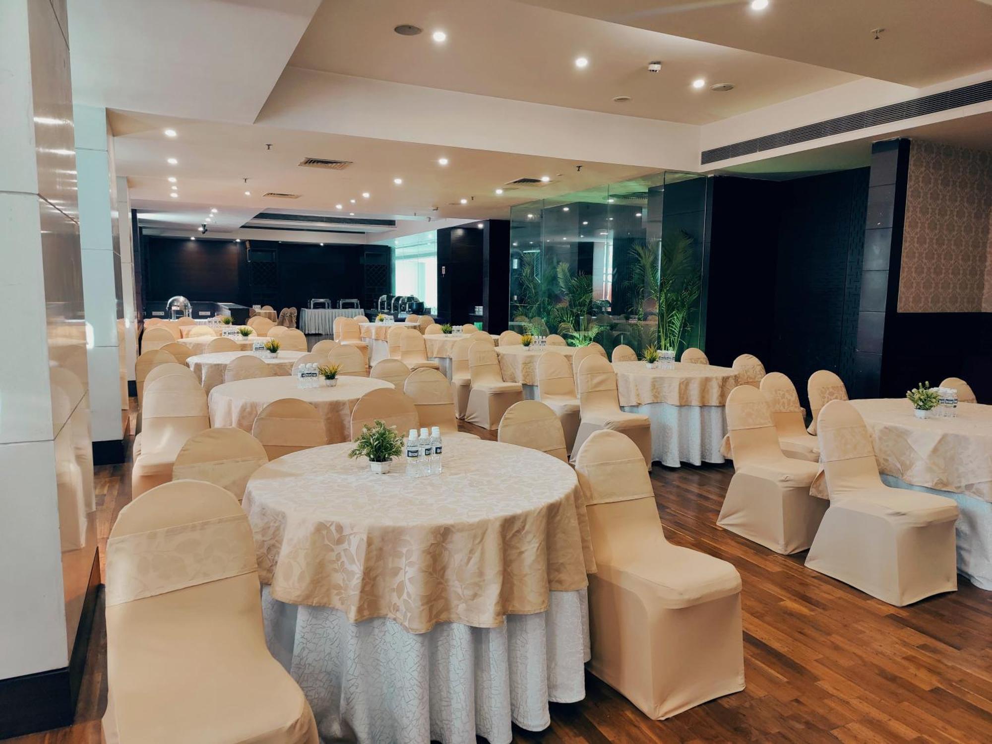 Regenta Central Grand Exotica Pimpri-Chinchwad Exteriér fotografie